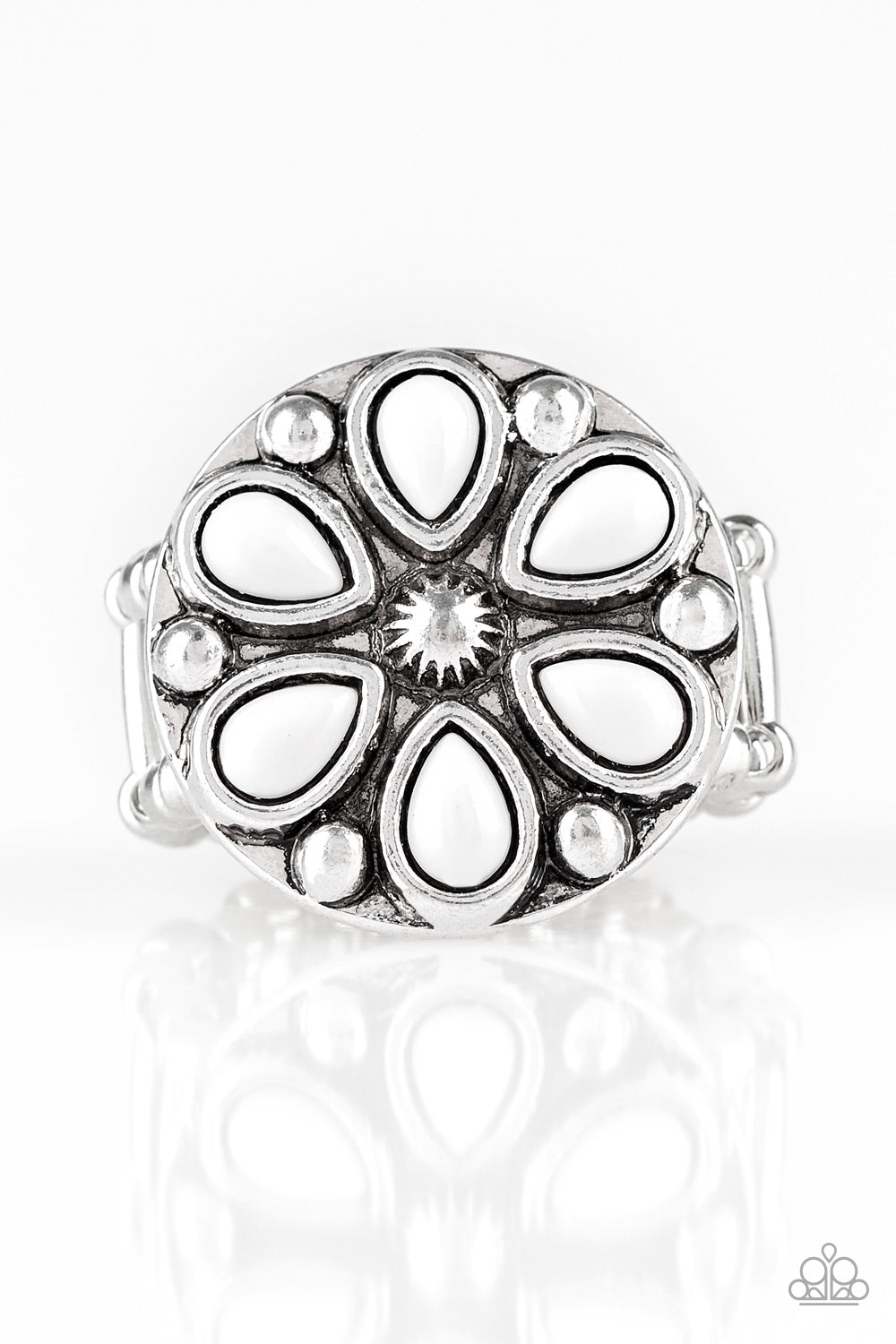 Paparazzi Accessories Color Me Calla Lily - White