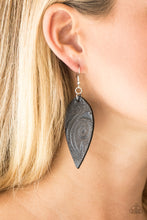 Load image into Gallery viewer, Paparazzi Accessories Groovy Grove Black Earrings