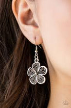 Load image into Gallery viewer, Paparazzi Accessories No Common Daisy - Multi