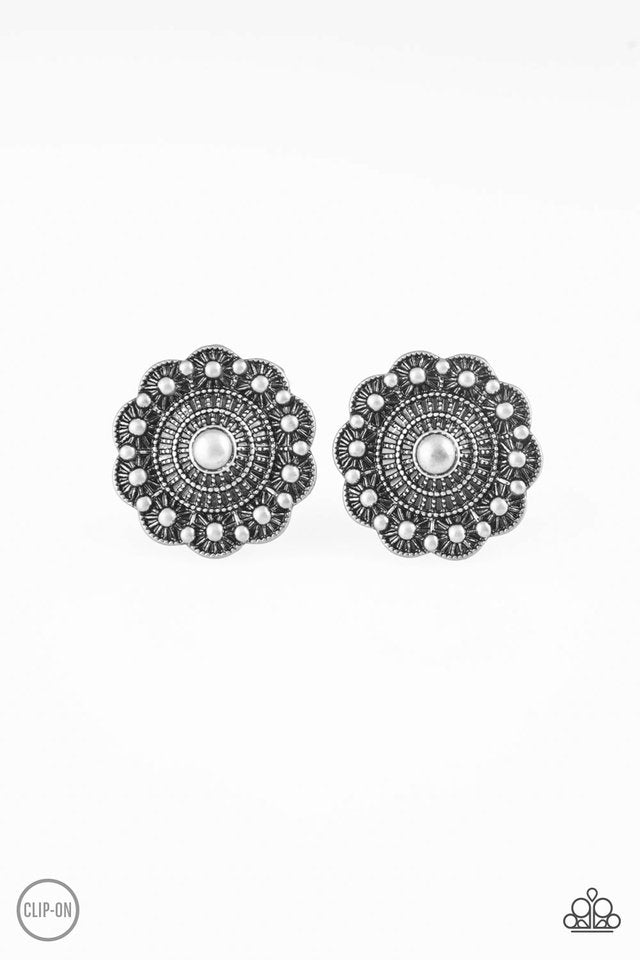 Paparazzi Accessories Foxy Flower Gardens - Silver