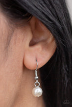 Load image into Gallery viewer, Paparazzi Accessories Bow Before The Queen