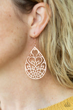 Load image into Gallery viewer, Paparazzi Accessories Lovely Lotus - Copper