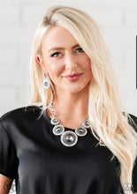 Load image into Gallery viewer, Paparazzi Accessories Global Glamour