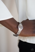 Load image into Gallery viewer, Paparazzi Accessories Zen Den - Silver